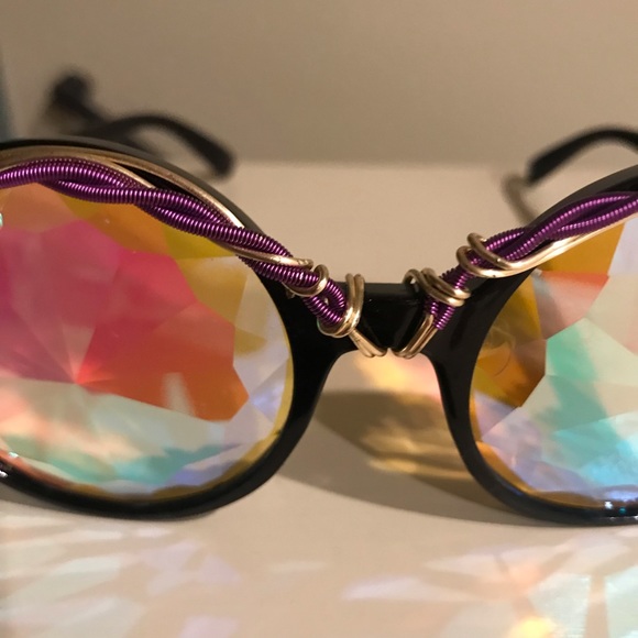 Festive Sunglasses - Picture 4 of 4